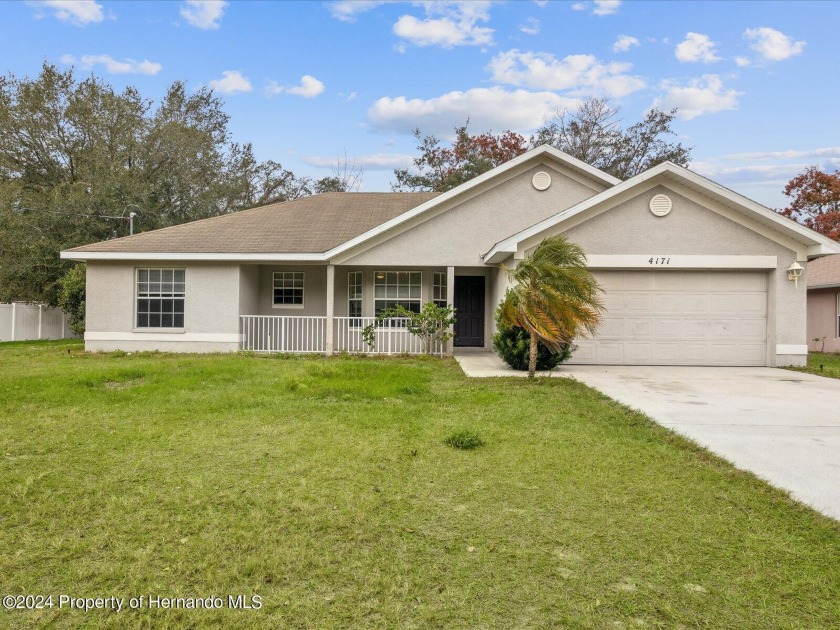 New Roof! Great Starter/Investment Home Located in the Heart of - Beach Home for sale in Spring Hill, Florida on Beachhouse.com