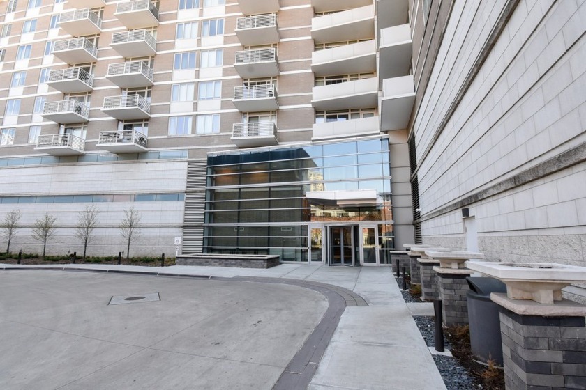 First ever resale of this 1 bed 1.5 bath condo set on beautiful - Beach Home for sale in Chicago, Illinois on Beachhouse.com