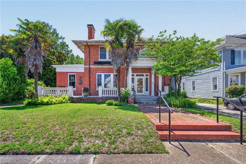 Classic American Foursquare situated on a sprawling 0.40-acre - Beach Home for sale in Norfolk, Virginia on Beachhouse.com