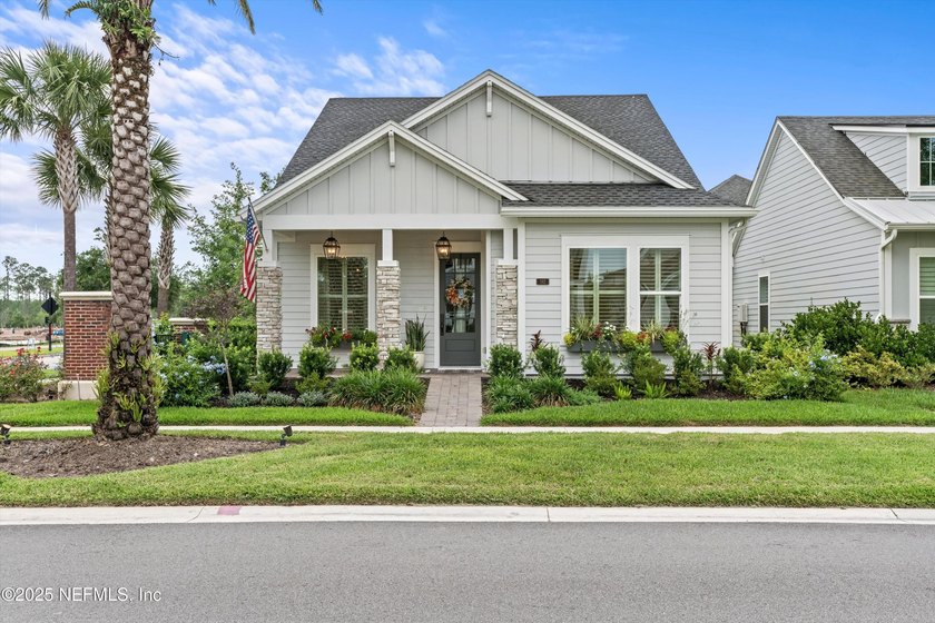 Elegance and Convenience in Nocatee Town Center! Nestled on a - Beach Home for sale in Ponte Vedra, Florida on Beachhouse.com