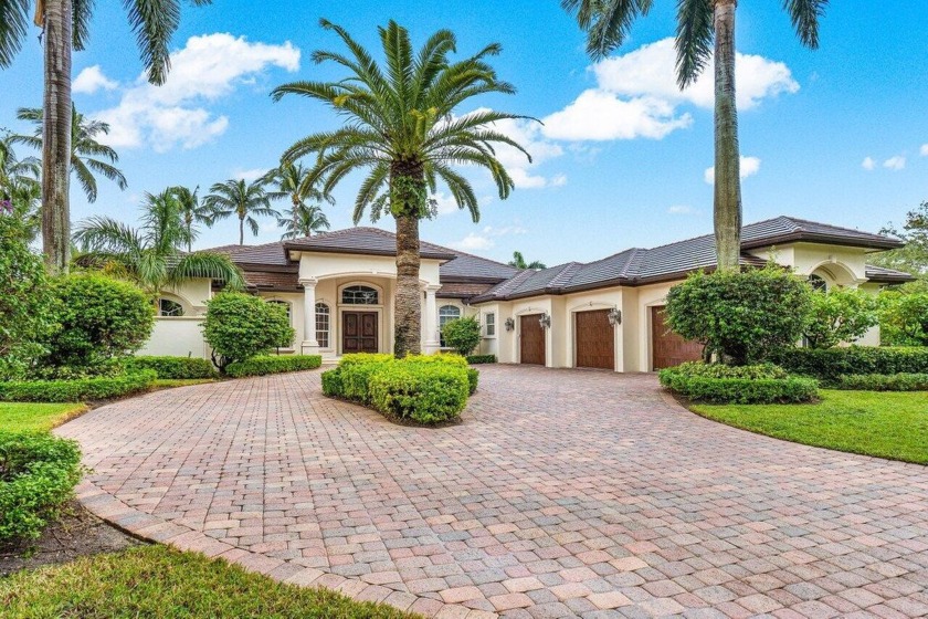 Exquisite 6 bedrooms, 6.5 bathrooms home plus a media room - Beach Home for sale in Palm Beach Gardens, Florida on Beachhouse.com