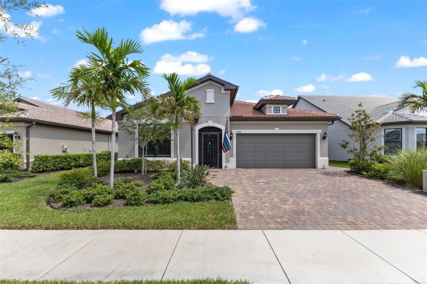 MOVE RIGHT IN TO THIS IMPECCABLE, FULLY FURNSIHED SINGLE FAMILY - Beach Home for sale in Venice, Florida on Beachhouse.com