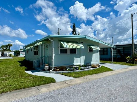 This property is situated on leased land with a monthly lot rent - Beach Home for sale in Largo, Florida on Beachhouse.com