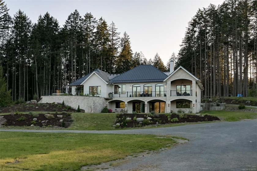 Welcome to 4939 Waters Road, an immaculate custom-built - Beach Home for sale in Duncan, British Columbia on Beachhouse.com