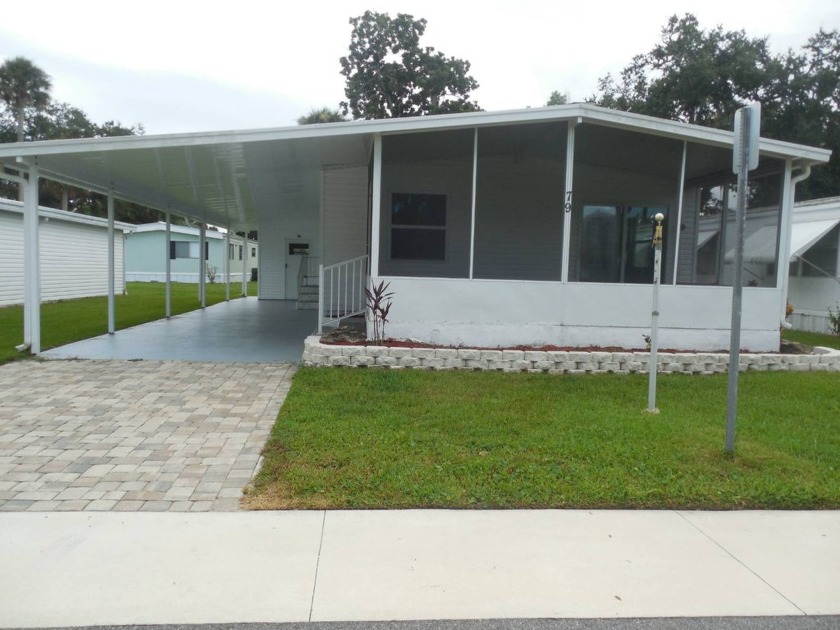 Move in ready! This open floor plan home has a large living and - Beach Home for sale in Port Orange, Florida on Beachhouse.com