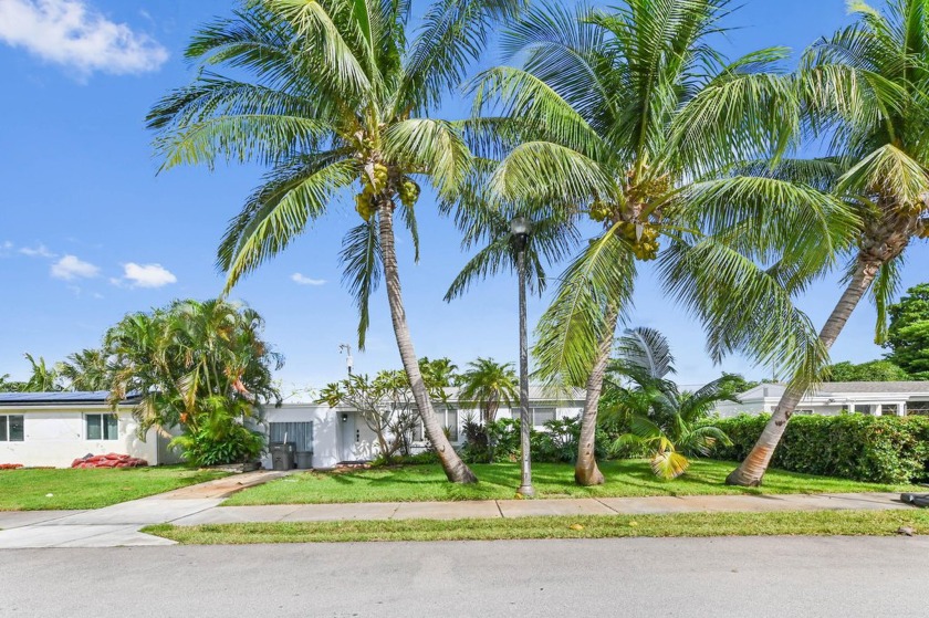 Discover this 1 story home, ideal for entry-level, single-floor - Beach Home for sale in West Palm Beach, Florida on Beachhouse.com