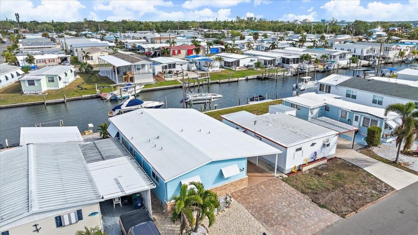 This beautifully updated 2-bedroom, 2-bathroom fully furnished - Beach Home for sale in Palmetto, Florida on Beachhouse.com