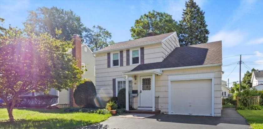 Charming colonial with easy access to Seneca Park zoo and - Beach Home for sale in Rochester, New York on Beachhouse.com