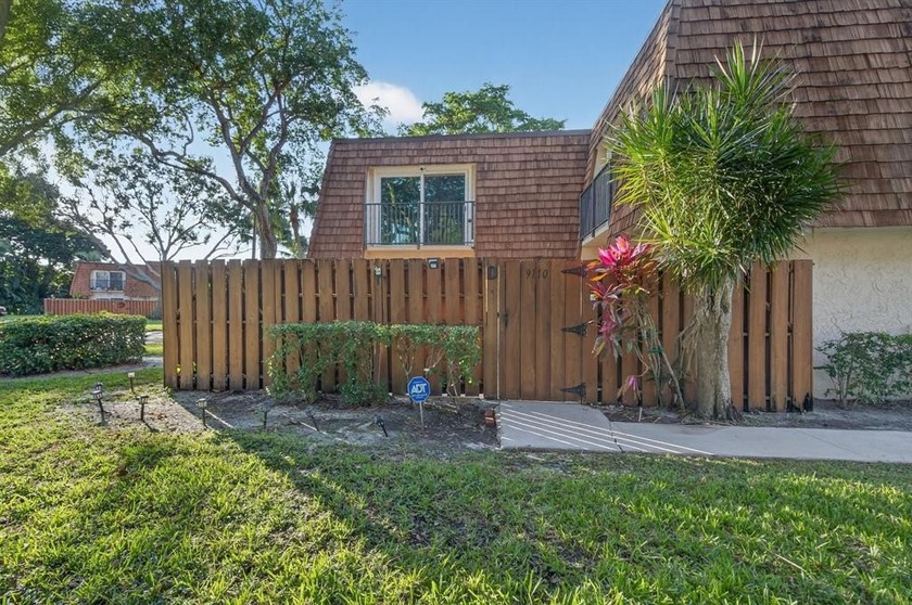 ***Remodeled*** Great location with highly rated schools! Large - Beach Townhome/Townhouse for sale in Fort Lauderdale, Florida on Beachhouse.com