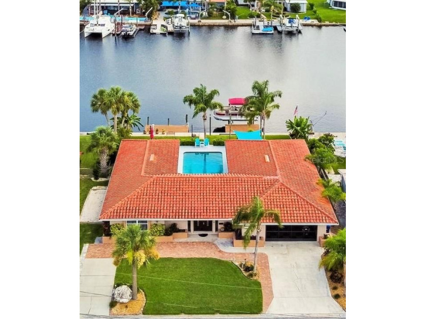 Once you step into this home in paradise, you'll never want to - Beach Home for sale in New Port Richey, Florida on Beachhouse.com