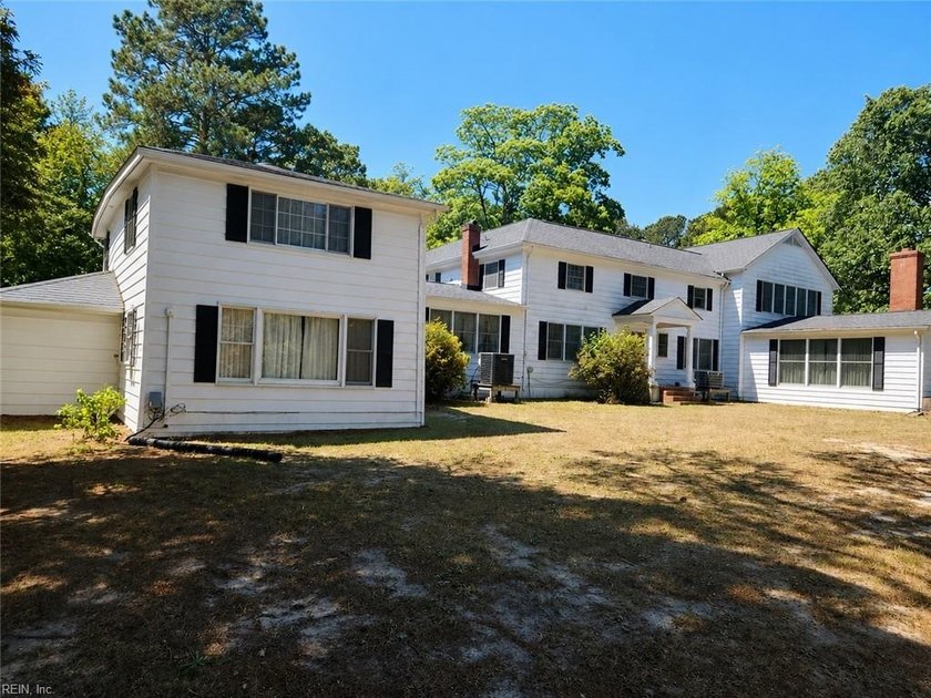 Stunning, luxury waterfront estate on 11.29 acres. Great views - Beach Home for sale in Bohannon, Virginia on Beachhouse.com