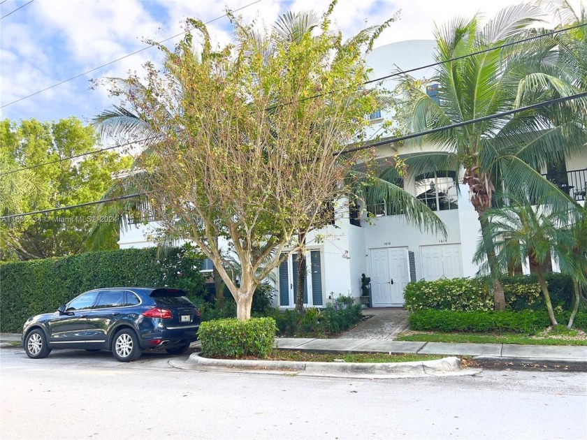 Fresh and modern large townhouse in  desirable neighborhood in - Beach Home for sale in Fort Lauderdale, Florida on Beachhouse.com