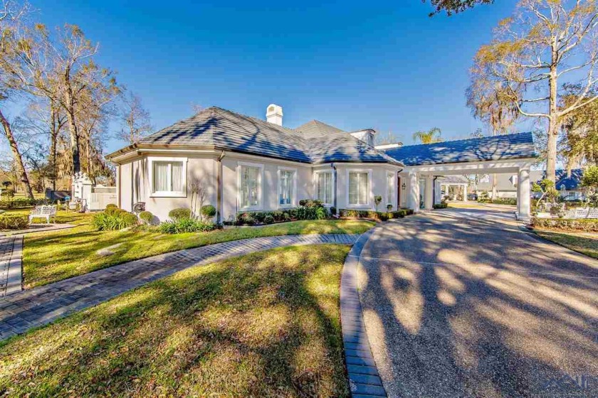 WELL MAINTAINED AND CONSTRUCTED MANSION ESTATE .......... THIS - Beach Home for sale in Houma, Louisiana on Beachhouse.com
