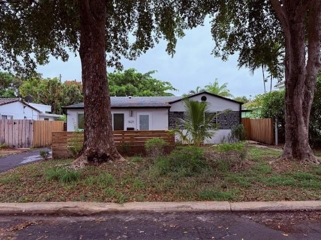 This prime location is just 10 minutes from the beach, featuring - Beach Lot for sale in Fort Lauderdale, Florida on Beachhouse.com