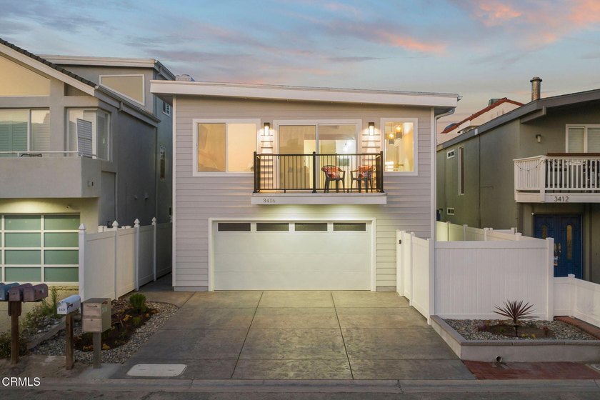 Welcome to your turnkey beach retreat in the heart of Hollywood - Beach Home for sale in Oxnard, California on Beachhouse.com
