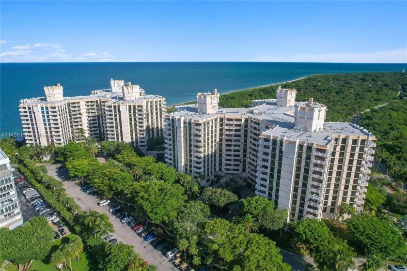 Elegant and stunning 2 bedroom, 2 baths, Estoril model unit with - Beach Condo for sale in Key Biscayne, Florida on Beachhouse.com