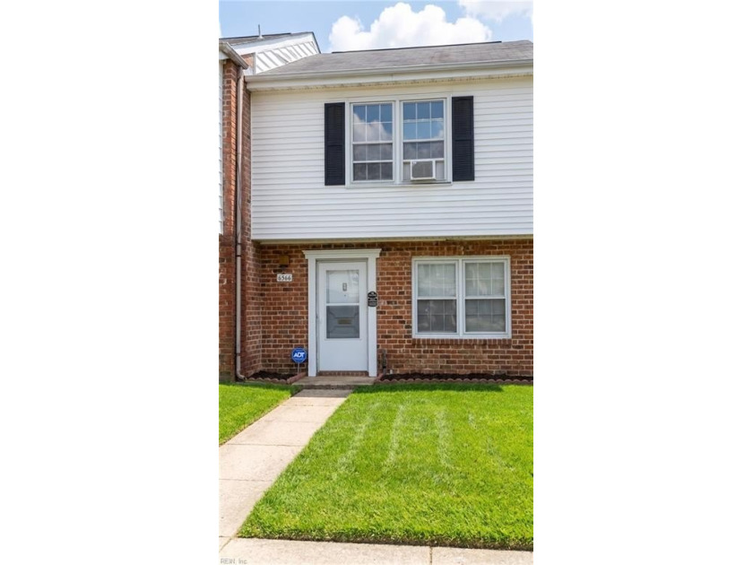 Great central location in Norfolk on the Virginia Beach Boarder - Beach Townhome/Townhouse for sale in Norfolk, Virginia on Beachhouse.com