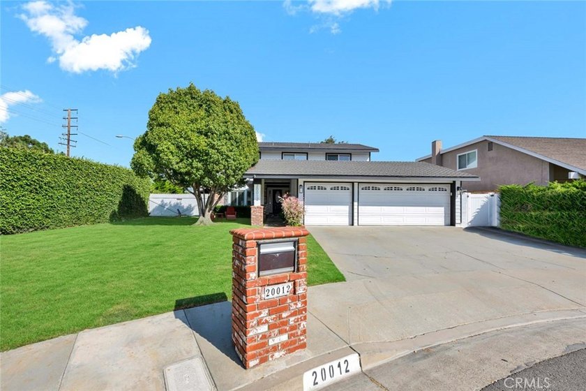 This beautifully upgraded home features three bedrooms, three - Beach Home for sale in Huntington Beach, California on Beachhouse.com