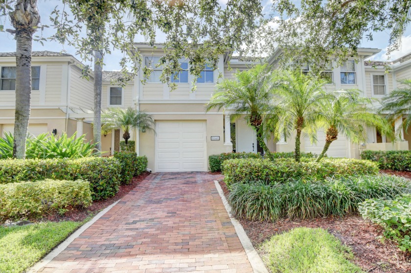 Offering tranquil lake views, this lovely townhome of 3 bedrooms - Beach Townhome/Townhouse for sale in Boca Raton, Florida on Beachhouse.com