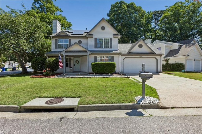 Beautifully updated 4BD, 2.5BA home on a corner lot in - Beach Home for sale in Newport News, Virginia on Beachhouse.com