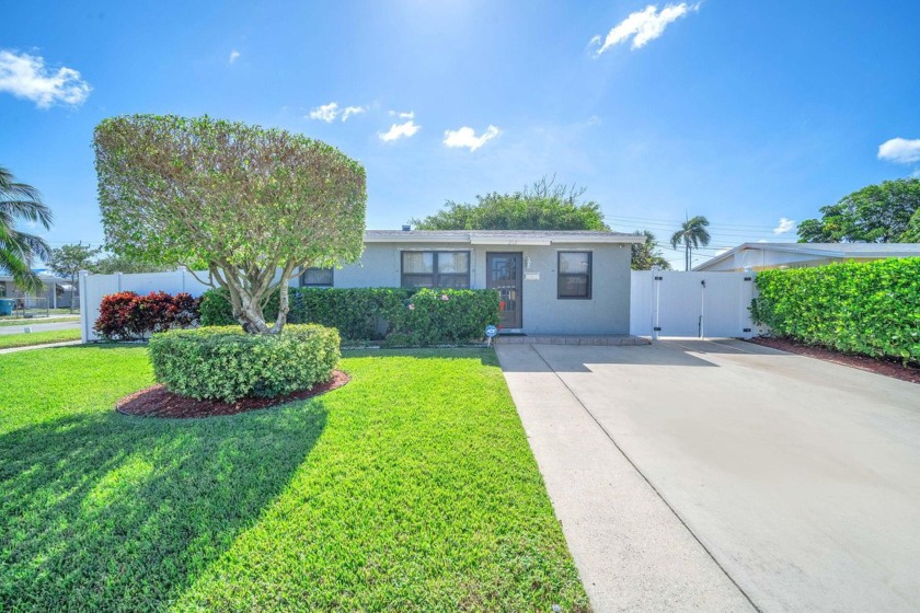 Just 2 miles from the beach, this 3-bedroom, 1-bath gem sits on - Beach Home for sale in Boynton Beach, Florida on Beachhouse.com