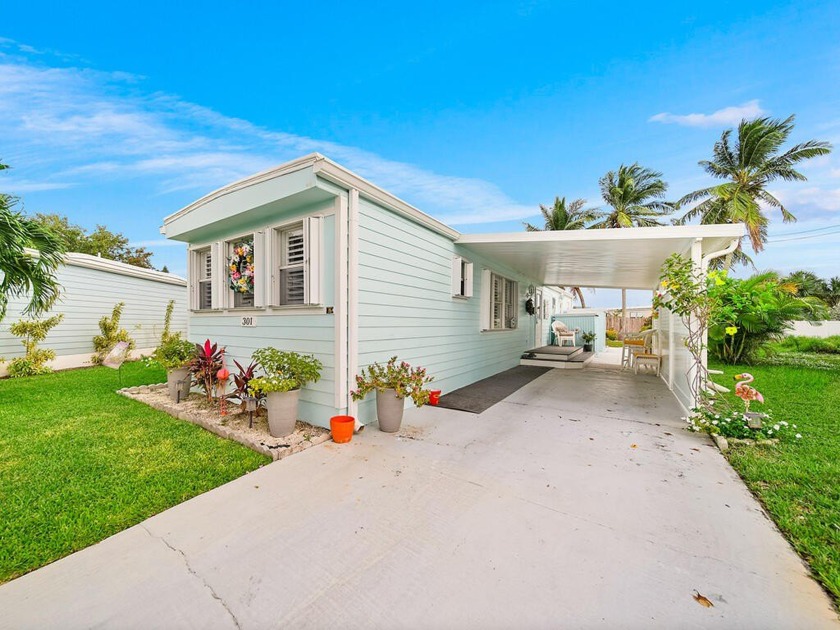 This 3 bed, 2 bath mobile home in a 55+ community offers 768 sq - Beach Home for sale in Jensen Beach, Florida on Beachhouse.com