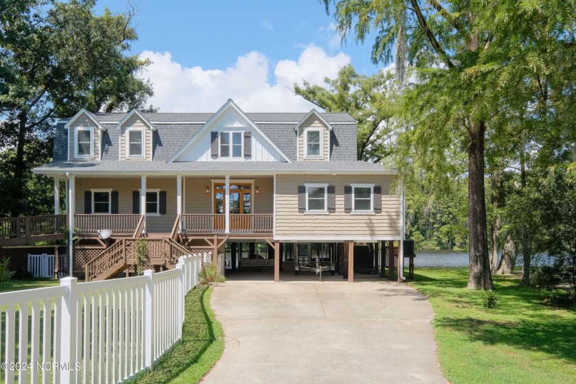 This spacious home, near downtown Edenton, invites comfortable - Beach Home for sale in Edenton, North Carolina on Beachhouse.com