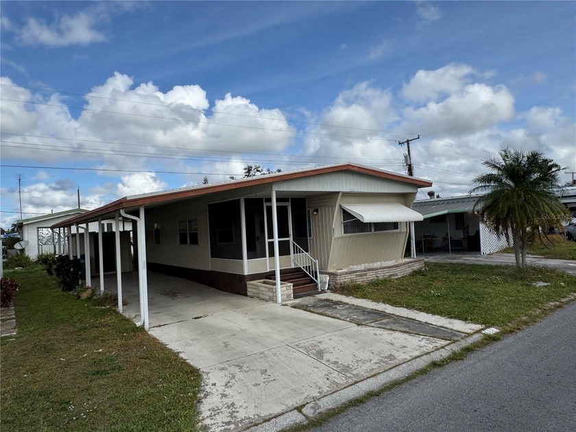 PRICE REDUCED - NOW JUST $74,900!
Furnished 2-Bed / 2-Bath Home - Beach Home for sale in Bradenton, Florida on Beachhouse.com
