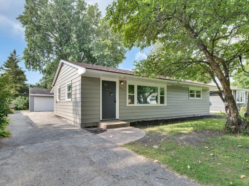 Adorable and updated 3BR, 1BA home in an established Pleasant - Beach Home for sale in Pleasant Prairie, Wisconsin on Beachhouse.com