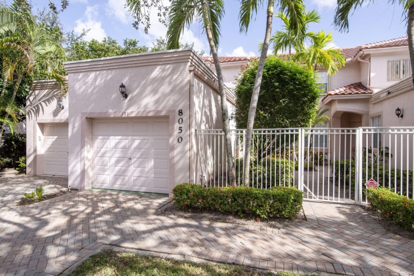 This single story 3BR/2BA home offers relaxing golf course views - Beach Condo for sale in Boynton Beach, Florida on Beachhouse.com