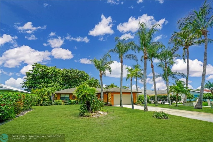 GOLDEN OPPORTUNITY!!! OPEN CONCEPT 3 BEDROOM SPLIT, DESIGNED AND - Beach Home for sale in Hobe Sound, Florida on Beachhouse.com