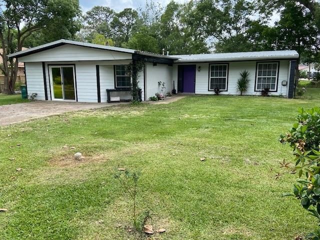 This 3bd, 2ba home on .31 +/- acres in the heart of Long Beach - Beach Home for sale in Long Beach, Mississippi on Beachhouse.com