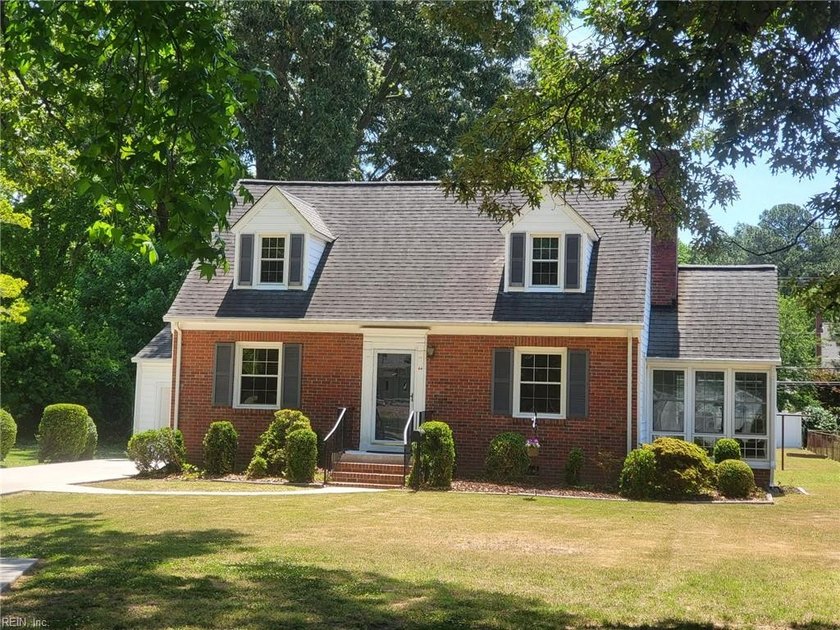 Pride of Ownership! This brick, 3 bedrooms, 2 bath Cape Cod home - Beach Home for sale in Newport News, Virginia on Beachhouse.com