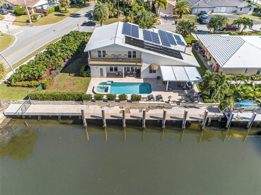REMARKABLE 4/4.5 FAMILY HOME in the heart of VENETIAN ISLES! - Beach Home for sale in Lighthouse Point, Florida on Beachhouse.com