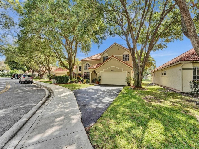 Welcome to Forest Ridge, Davie's best-kept secret! This stunning - Beach Home for sale in Davie, Florida on Beachhouse.com