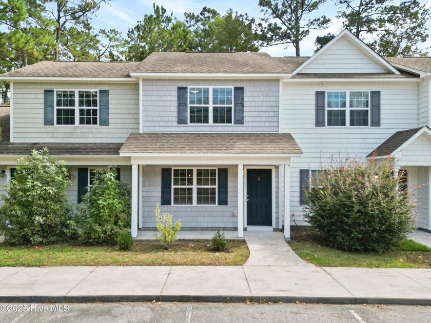 Welcome to your slice of coastal Carolina living! This - Beach Townhome/Townhouse for sale in Sneads Ferry, North Carolina on Beachhouse.com