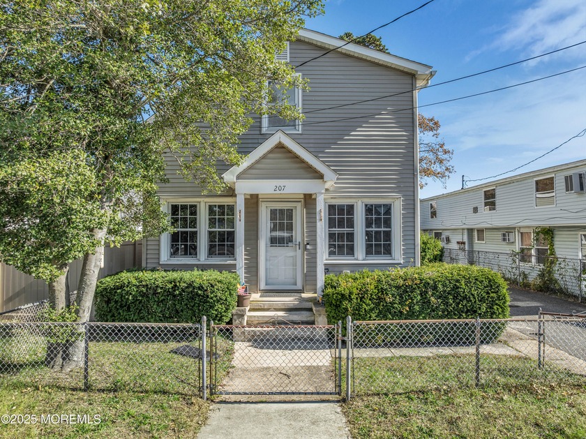 DON'T MISS this ONE! GREAT LOCATION, GREAT HOUSE, Only 1 block - Beach Home for sale in Ocean Gate, New Jersey on Beachhouse.com