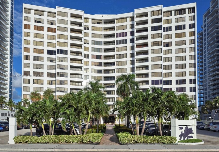 OCEANFRONT BUILDING 1,370 sf 2 BEDROOM 2 BATH 5TH FLOOR WITH - Beach Condo for sale in Hollywood, Florida on Beachhouse.com
