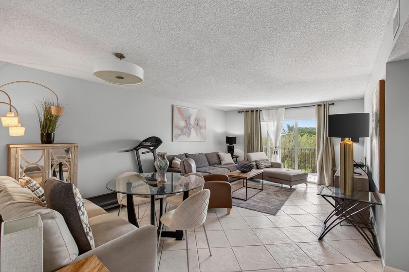 HUNTINGTON LAKES--SUPER ACTIVE ADULT COMMUNITY (55+).This - Beach Condo for sale in Delray Beach, Florida on Beachhouse.com