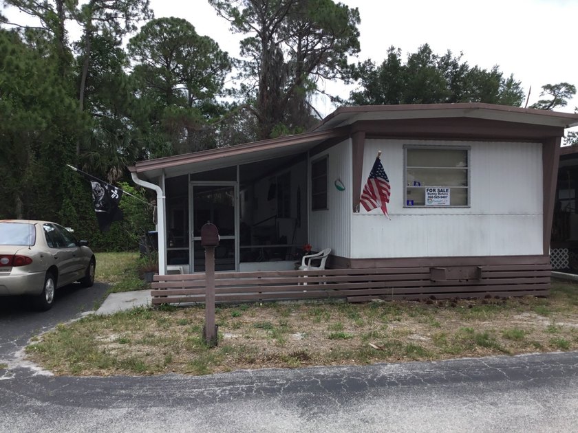Welcome to this Spacious 2-bedroom, 2-bath Turnkey home - Beach Home for sale in Titusville, Florida on Beachhouse.com