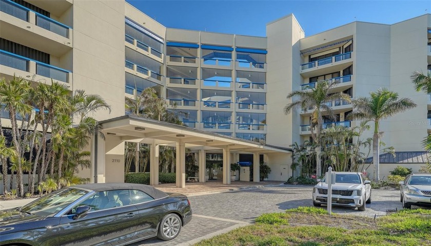 Welcome to Paradise! Upon entering this spacious open-floor home - Beach Condo for sale in Longboat Key, Florida on Beachhouse.com