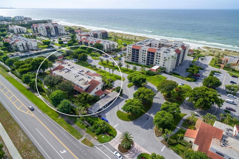 This 2-bedroom & 1.5 bath condo is located G3 building ground - Beach Condo for sale in Longboat Key, Florida on Beachhouse.com