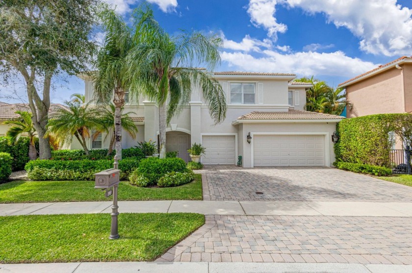 Highly Sought-after courtyard home nestled on a nice private lot - Beach Home for sale in Palm Beach Gardens, Florida on Beachhouse.com