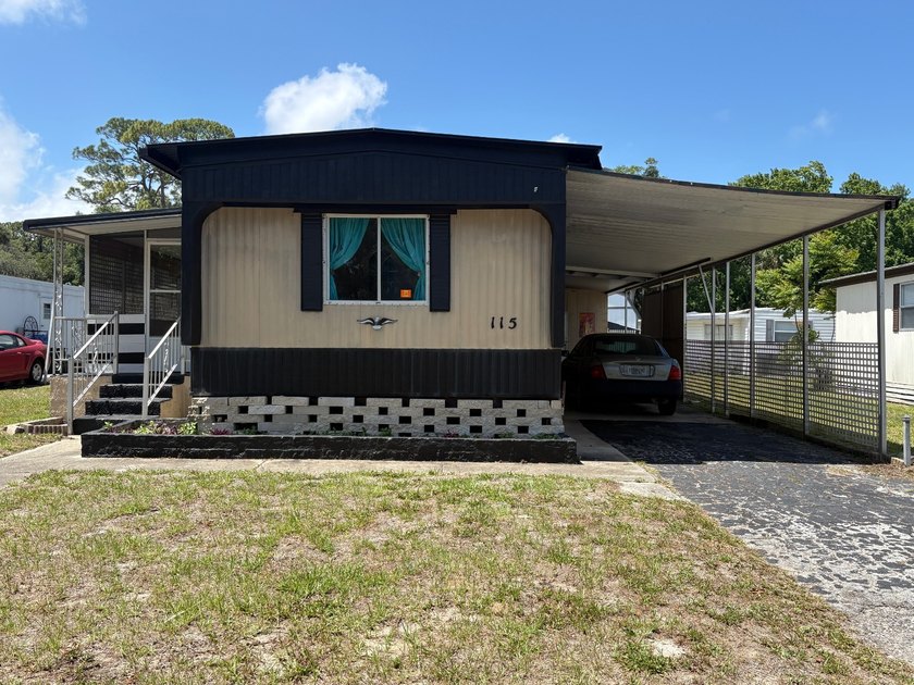 This is a 45+ community. Extremely well taken care of home - Beach Home for sale in Port Orange, Florida on Beachhouse.com