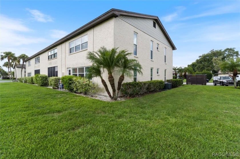 This is a RARE GEM on Onyx. 1st floor, END UNIT, move-in ready - Beach Condo for sale in New Port Richey, Florida on Beachhouse.com