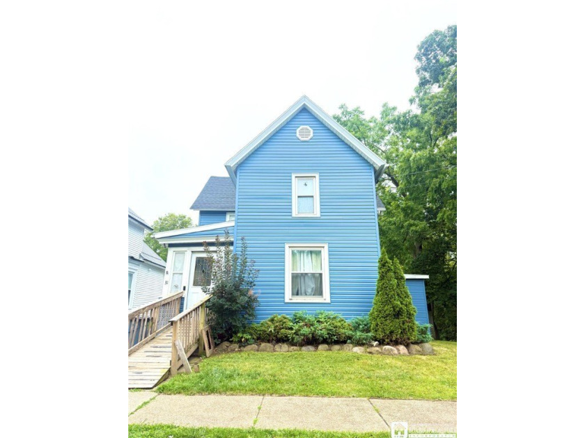 Welcome to 31 W Lucas Avenue, a spacious home offering - Beach Home for sale in Dunkirk, New York on Beachhouse.com