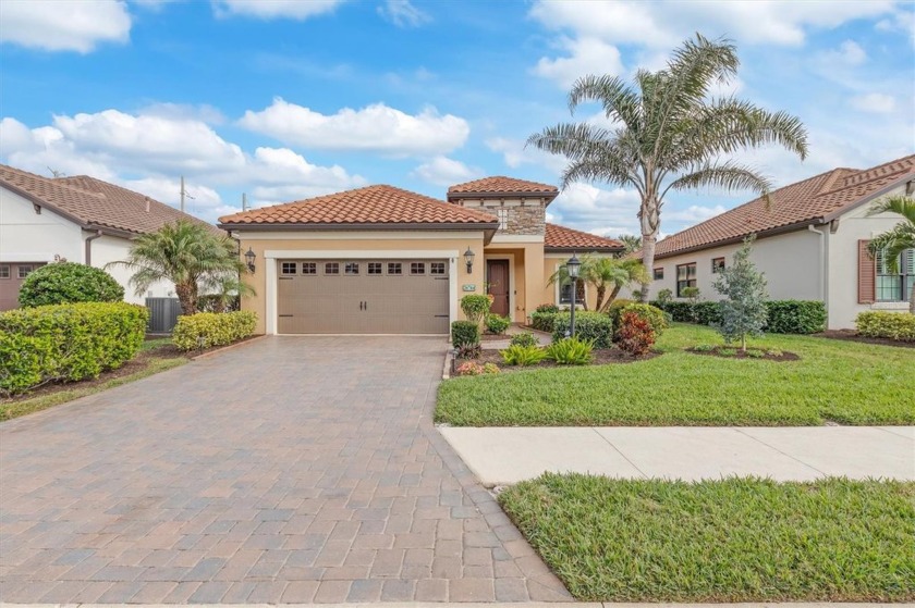 Welcome to the country club lifestyle.  This three-bedroom, two - Beach Home for sale in Englewood, Florida on Beachhouse.com