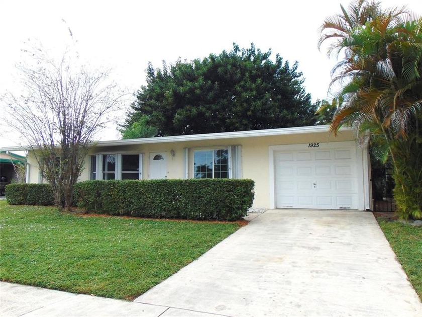 Beautiful 3 bedroom and 2 bath Waterfront home. Upgraded Kitchen - Beach Home for sale in Margate, Florida on Beachhouse.com