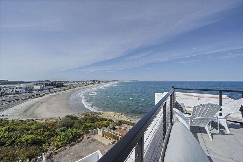 PENTHOUSE END. RARE OPPORTUNITY TO PURCHASE THIS 2 BR UNIT - Beach Condo for sale in Hull, Massachusetts on Beachhouse.com