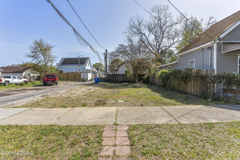 Vacant lot in Jervay Place area, formerly site of 2 bed/1 bath - Beach Lot for sale in Wilmington, North Carolina on Beachhouse.com
